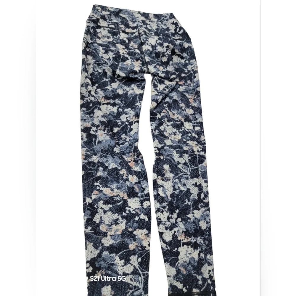Lululemon Athletica woman's size 8 in floral Limited edition high-rise leggings.